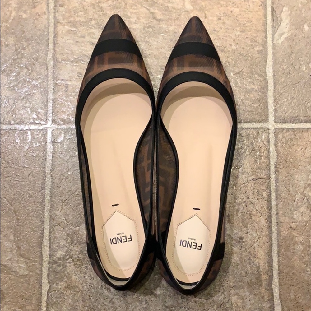SOLD - Fendi Colibri logo Flats
